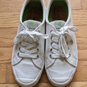 Cariuma white sneaker, E39